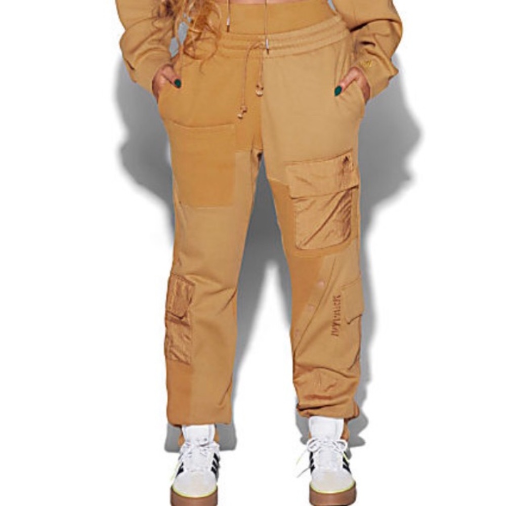SOLD** NOT FOR SALE IVY PARK CARGO SWEAT PANTS